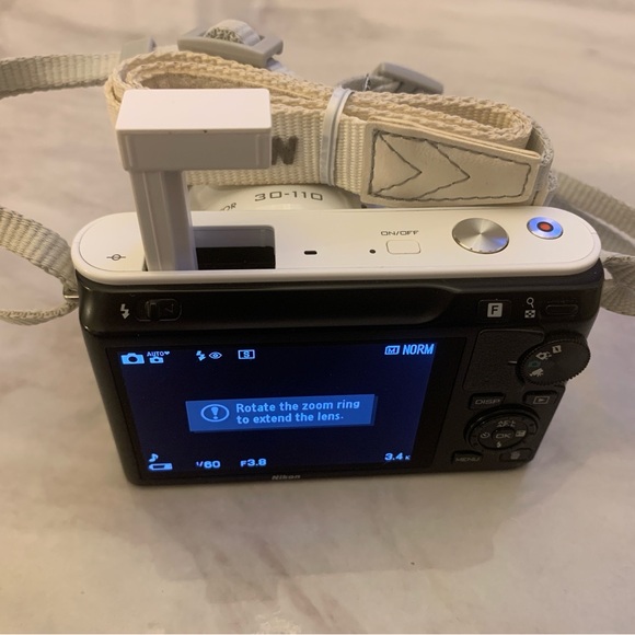 Nikon 1 J1 with Nikon 30-110mm f/3.8-5.6 VR Kit - Picture 7 of 9